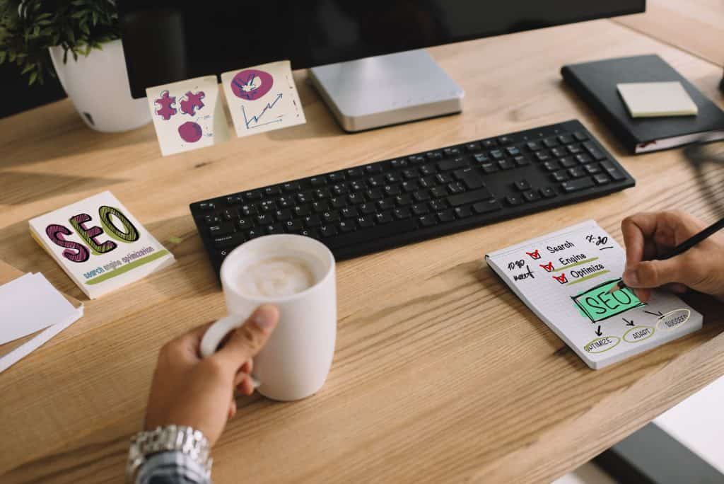 Advantages and disadvantages of SEO and social media marketing